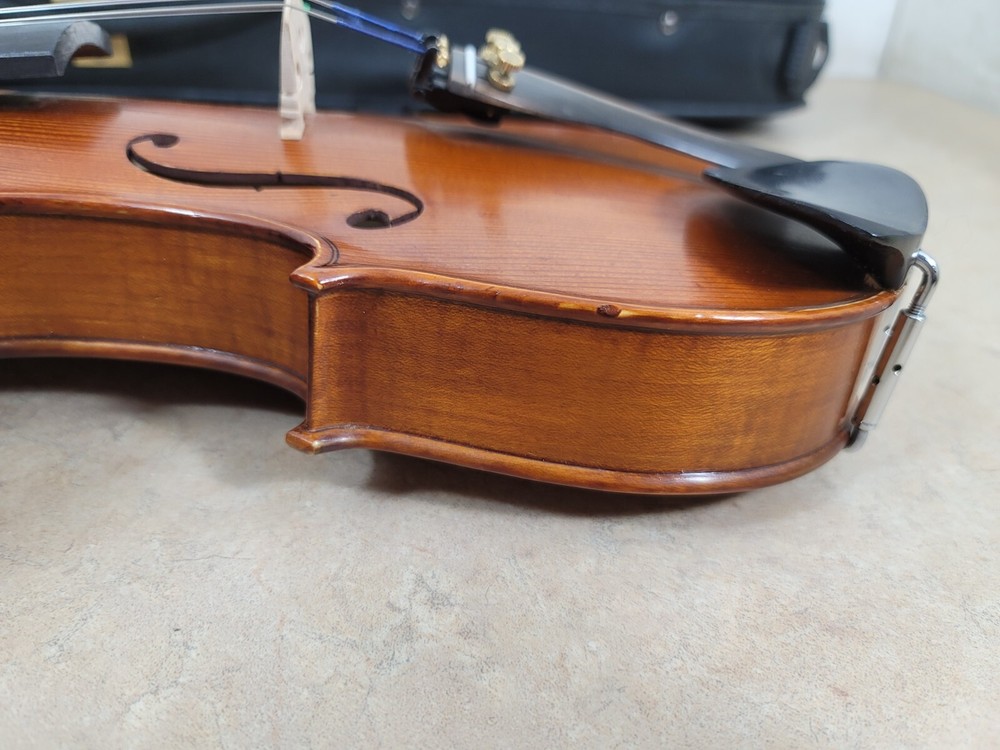 Gotthardt VSF by Stravari 4/4 Violin with Case