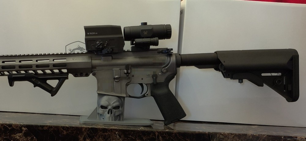 Skull Theme Sporting Rifle Display Stand (Gray)