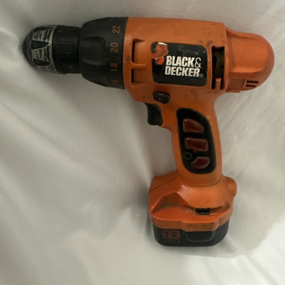 Black & Decker CD120G Cordless Drill W/Battery UNTESTED