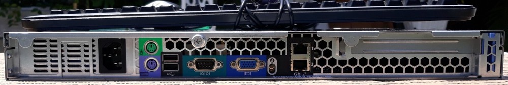 APC AP 9465 Data Center Expert Server.
