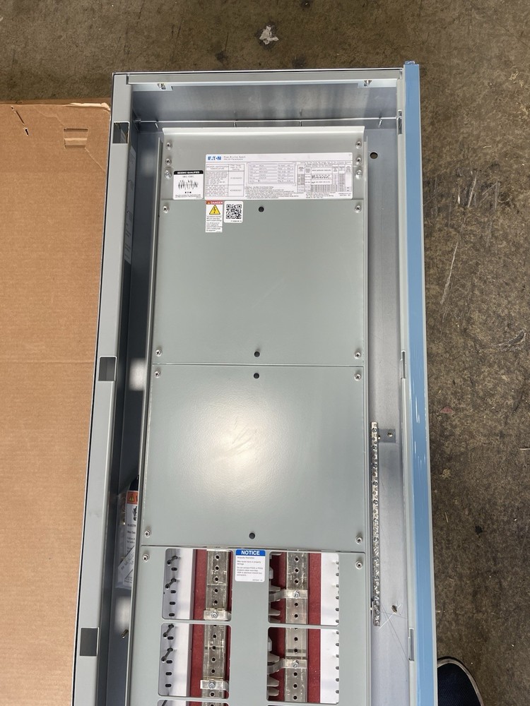 1-400 AMP 480V MAIN LUG PANELBOARD 42 SPACE 3PHASE 4 WIRE COMPLETE PANEL