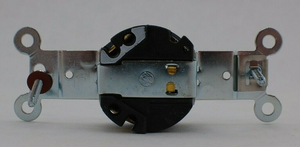 Hubbell 4760 Twist-Lock Single Receptacle