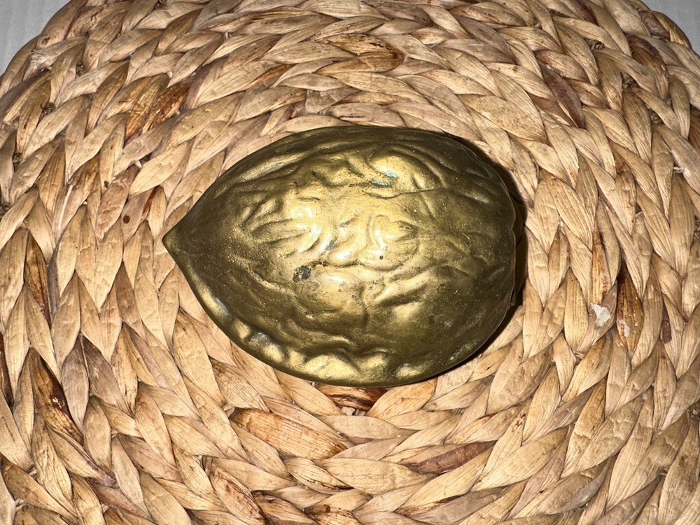 SOLID BRASS NUTCRACKER WALNUTS Vintage LARGE Walnut Shaped 5x3.5 Open