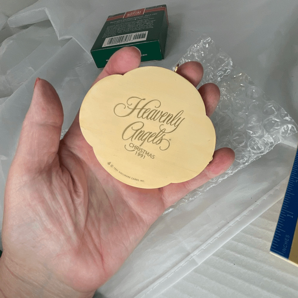 Hallmark 1991 Heavenly Angels keepsake ornament