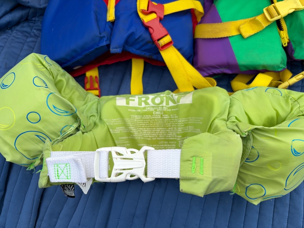 Children's Floatation Devices: 2 Boating Vests, 1 Chest Set & 1 Set Arm Floaties