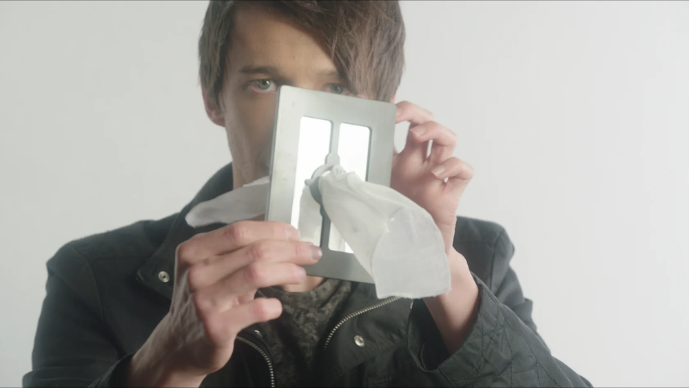 MAGIC SILK THRU MIRROR Close Up Trick Pass Through Solid Plastic Glass Frame TV