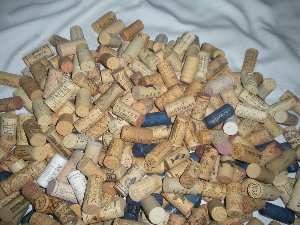 APPROX. 370 WINE CORKS
