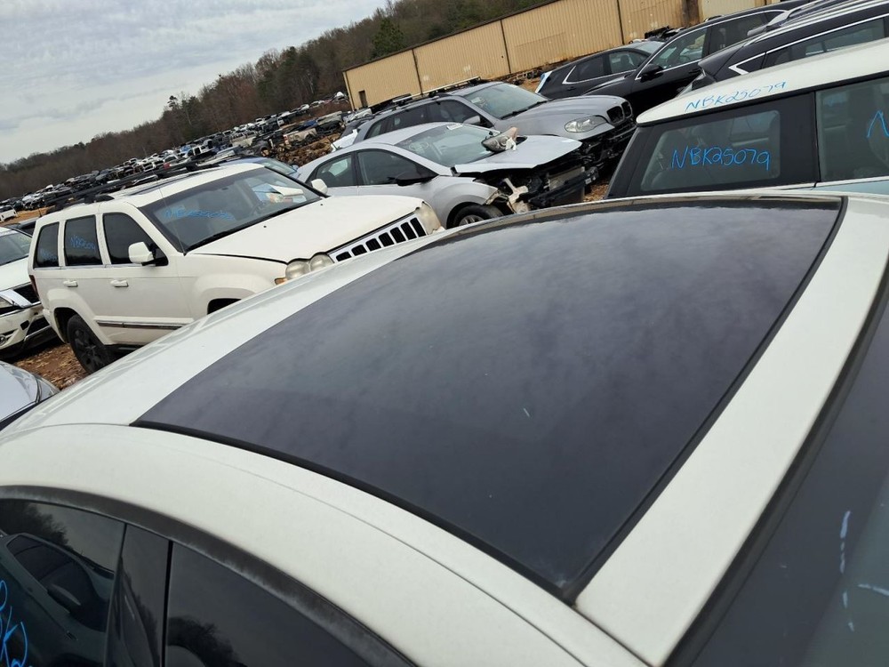 650I 2013 Glove Box 4884305