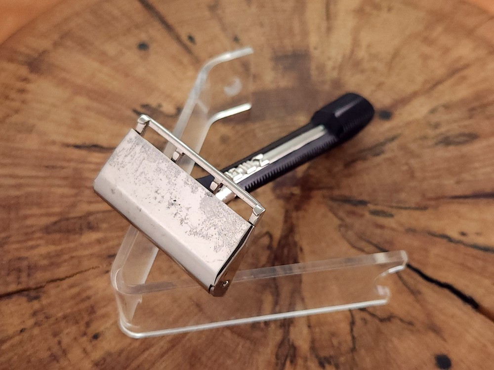 GEM Pushbutton Chrome VTG Single Edge Safety Razor