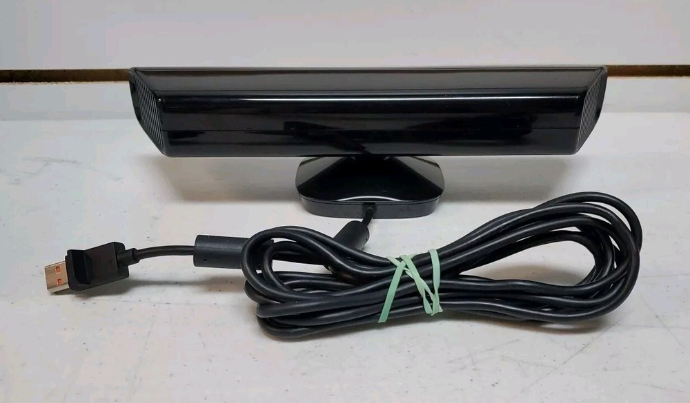 Microsoft Xbox 360 Kinect Sensor in Box w/Kinect Adventures - Tested *READ*