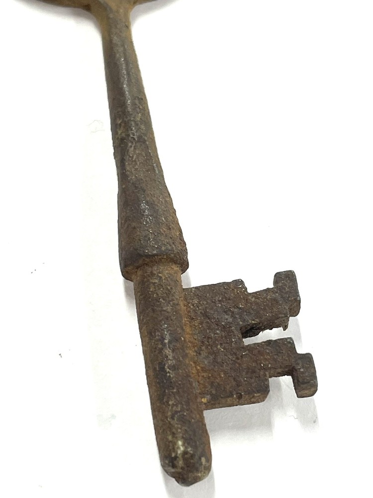 1Vintage Long Skeleton Key. #192