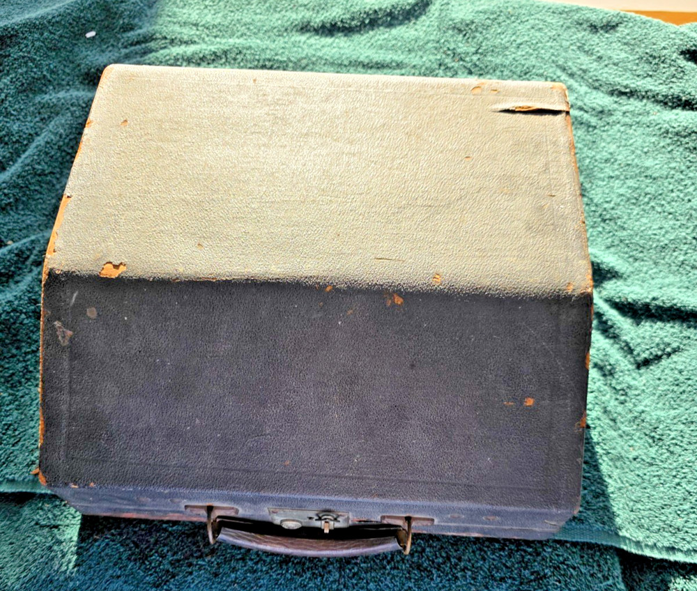 Excellent! 1936 "ERIKA" Typewriter "SERVICED" Original spools, Crinkle, case