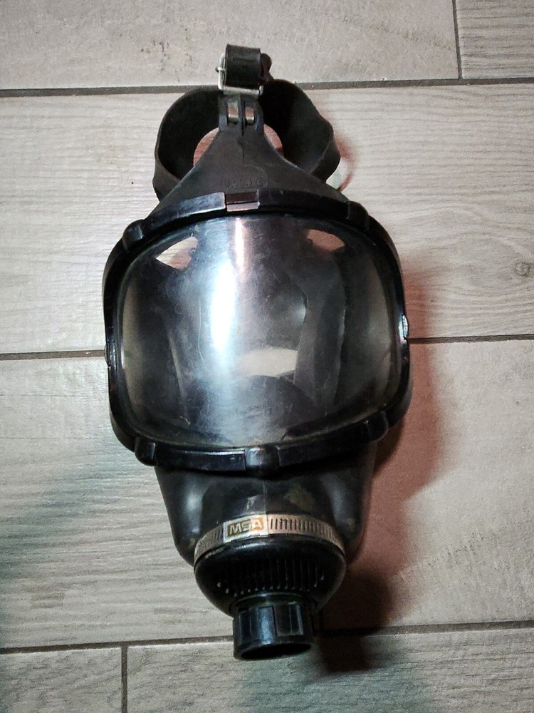 msa ultravue gas mask Size M