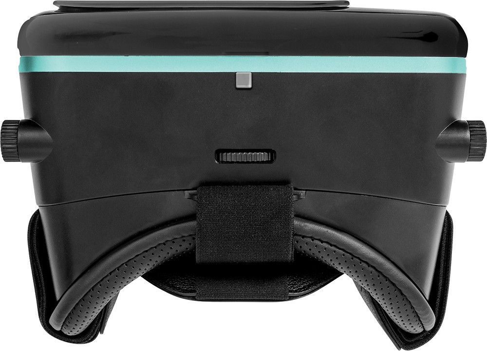 ReTrak - Utopia 360° Virtual Reality Headset with Bluetooth Controller in hand