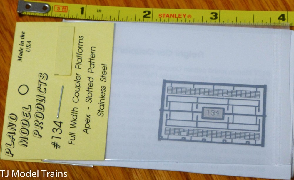 Plano HO #134 Full Width Coupler Platforms, Apex-Slotted Pattern