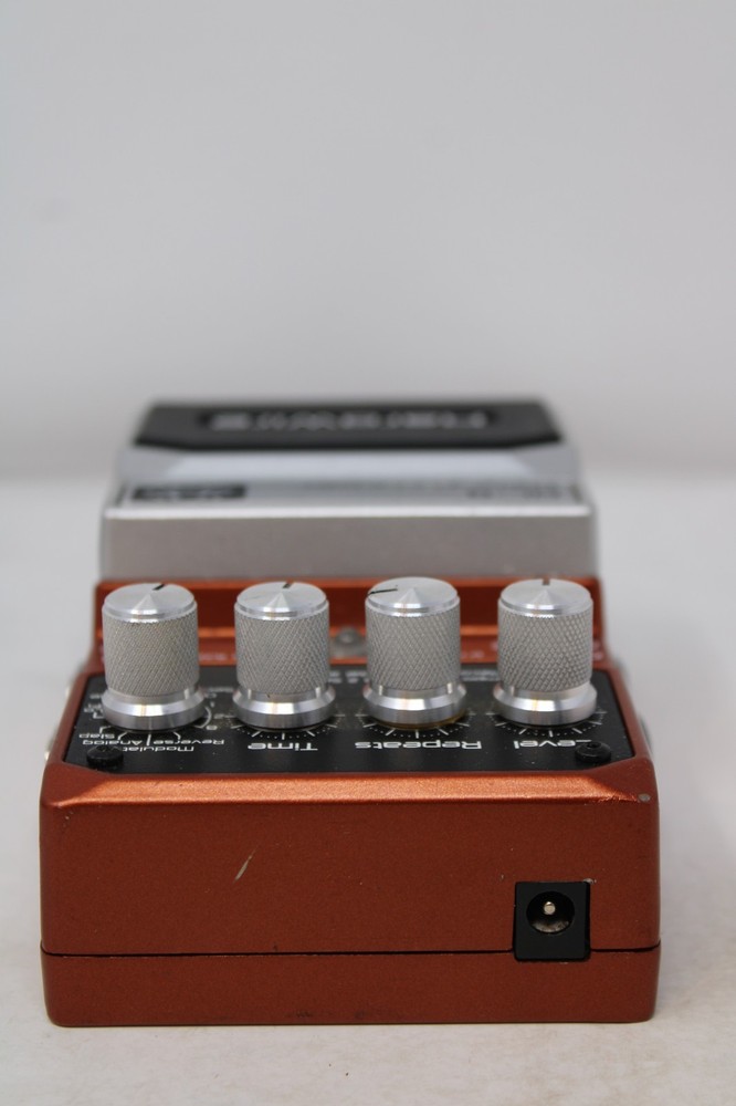 Digitech HardWire DL-8 Delay/Looper Pedal + Box