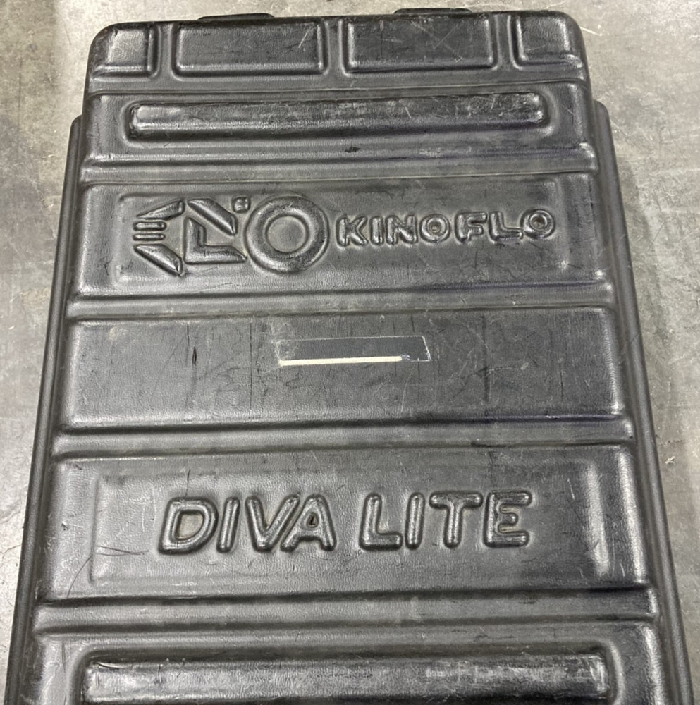 Kino Flo Diva Lite 400 DIV-400-120U Lighting Systems Complete Light Kit