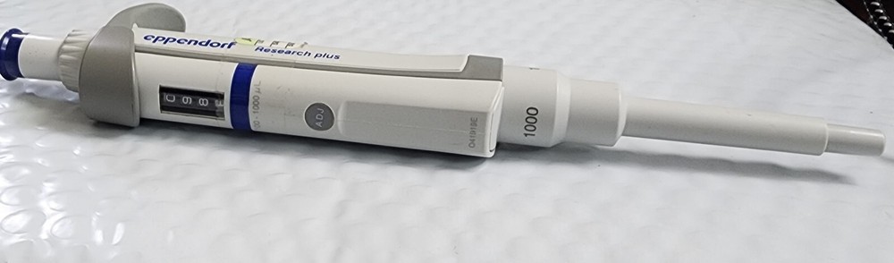 Eppendorf Research plus Pipette, fixed volume single-channel, volume 1000 μL