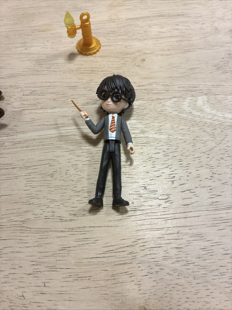 HARRY POTTER MAGICAL MINIS SMALL 3” FIGURE