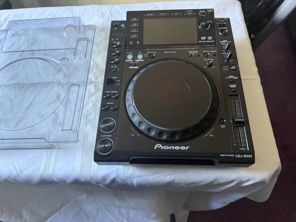 Pioneer CDJ-2000 Professional - Mint Condition