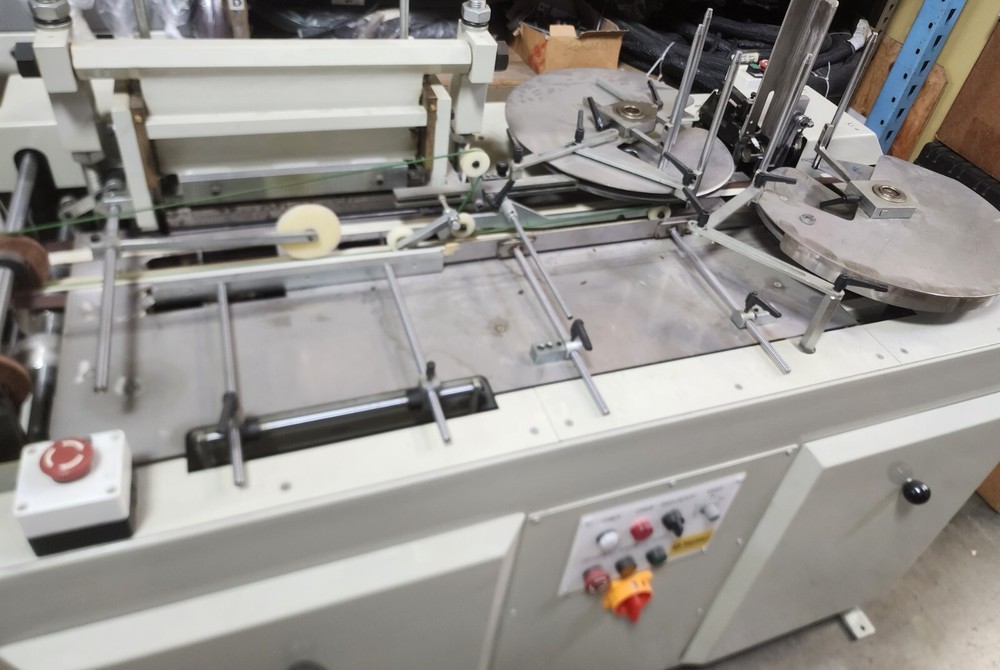 AUTOMATIC PAPER PUNCH/SAME AS GBC Sickinger USP-13 Universal 3:1 SQUARE PATTERN