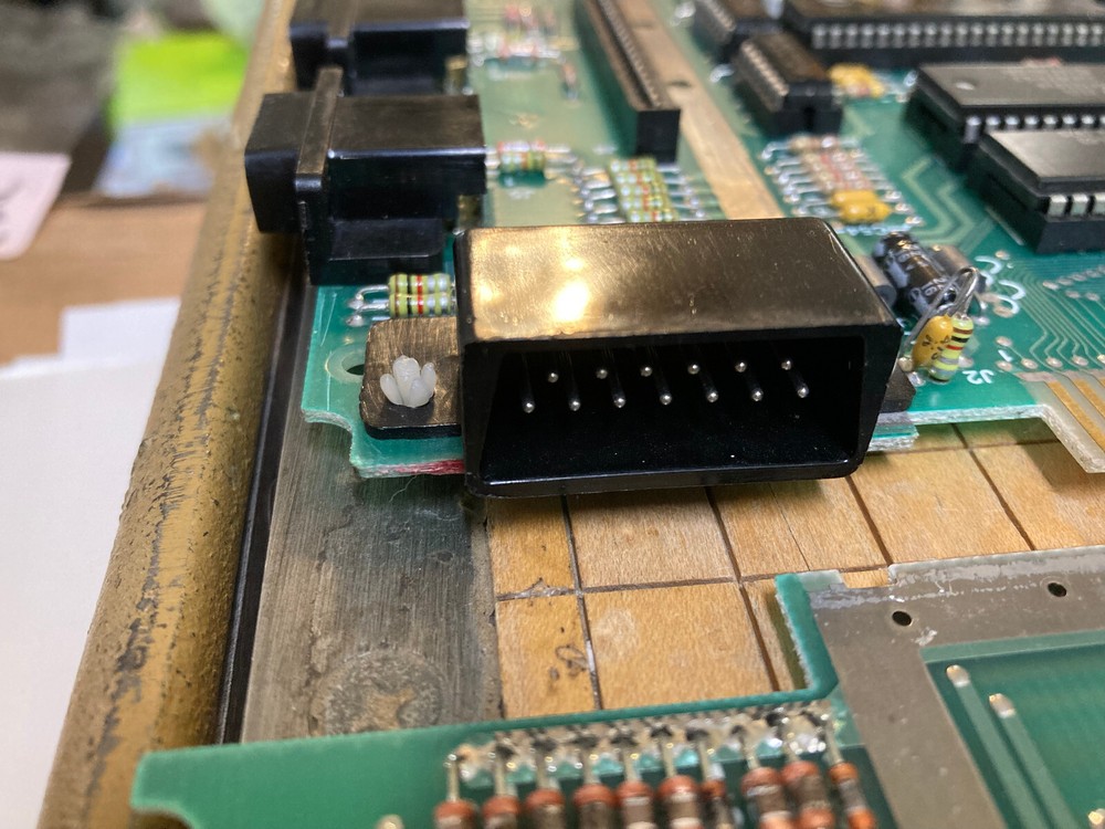 Top and bottom case Atari 600XL Removed from computer