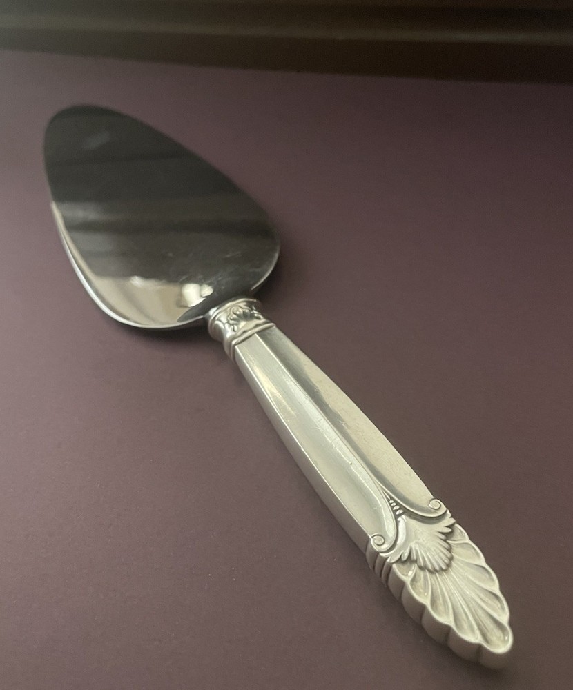 EMPRESS by International Sterling, Pie Cake Server, 10”, No Monogram.