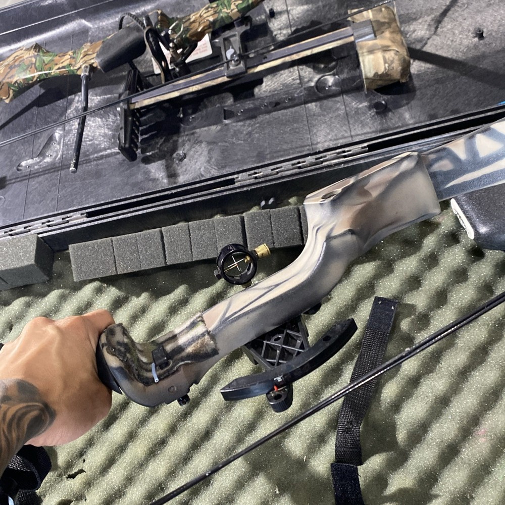 3pc Browning Mirage 3D Bear First Strike w/ Case Compound Bow Archery *NO STRING