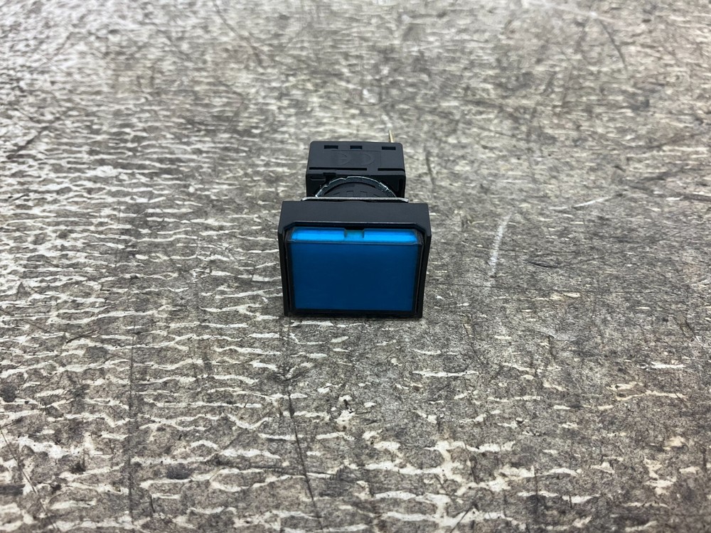 IDEC LB-T1 Blue Illuminated Push Button LBT1 (TSC)