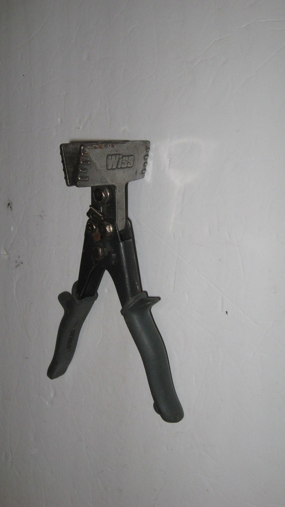 Wiss Crescent Metal Bender 3.25” Handheld