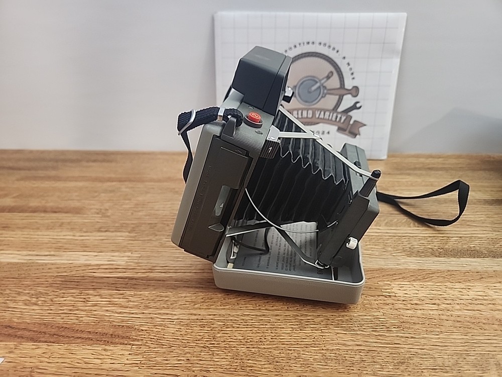 Vintage Polaroid Automatic 210 Land camera With Original Case