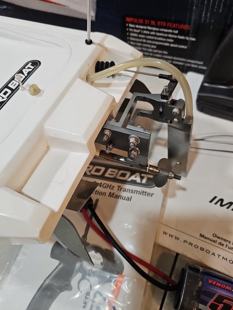 Pro Boat Impulse 31 6s Brushless RC Boat W Box, Battery, & Controller. TESTED!!