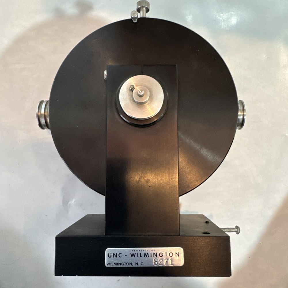 X-ray diffraction powder camera lens