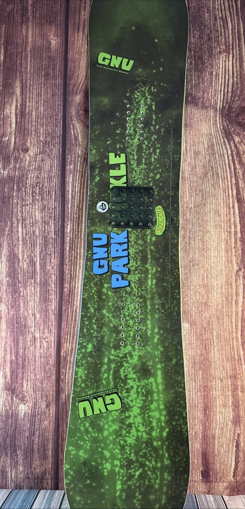 GNU Park Pickle snowboard 156w Great Condition