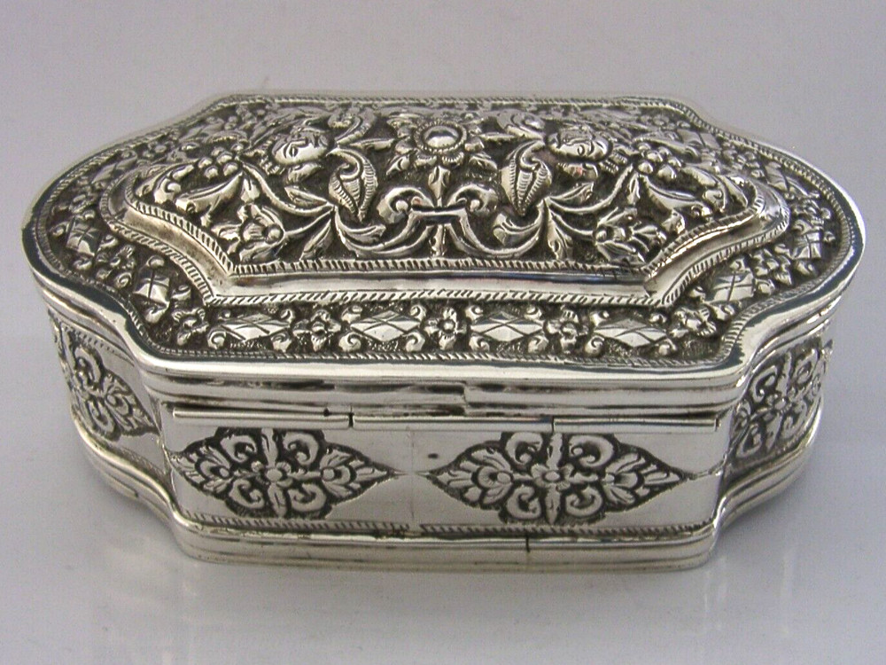 GOOD SIZE 132g INDIAN CEYLON SOLID SILVER TABLE BOX c1900 ANTIQUE
