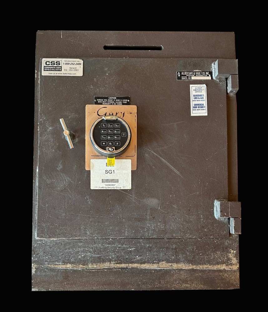 Commercial Gary Safe, Boltable, Drop Box, Adjustable Shelves Solid 1" Steel Used