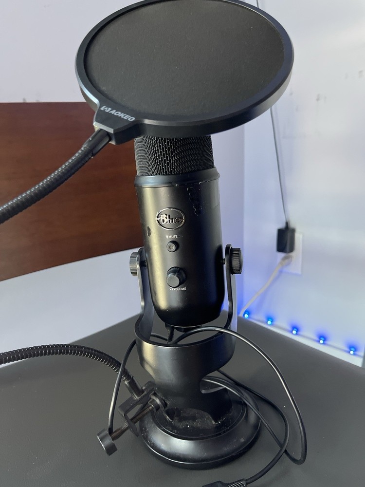 Blue Yeti USB Microphone Black w/ Adjustable Stand, Pop Filter, Mute Button