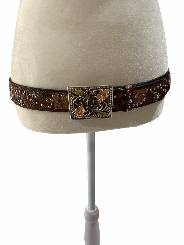 Preowned Womens Nocons Buckles With Rinestone Belt Size Medium