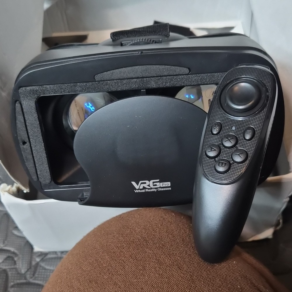 VRG Pro Smartphone VR Headset Black Plastic with Gamepad Controller