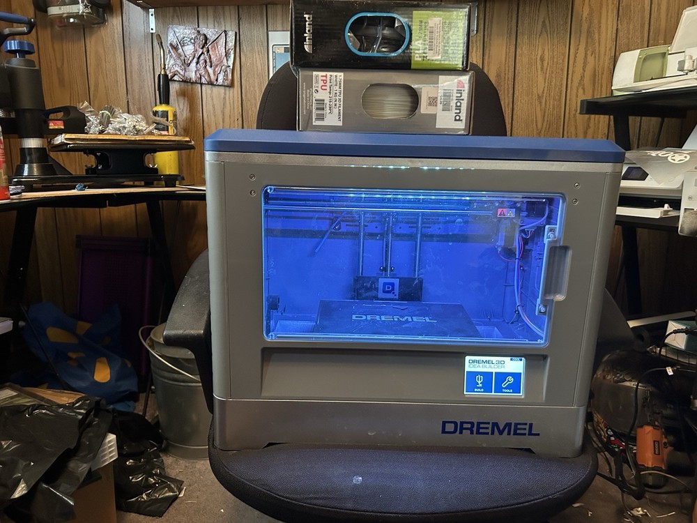 Dremel 3D Idea Builder 3D Printer with Touchscreen and Enclosure