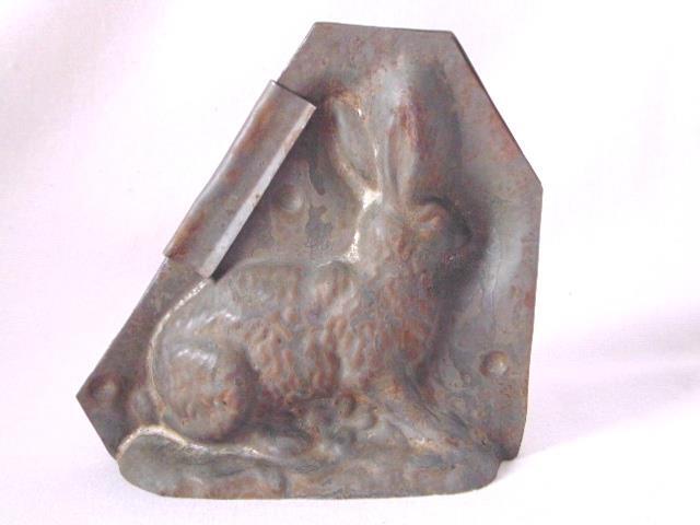 Antique Primitive Tin CHOCOLATE CANDY MOLD, Seated Rabbit, EASTER