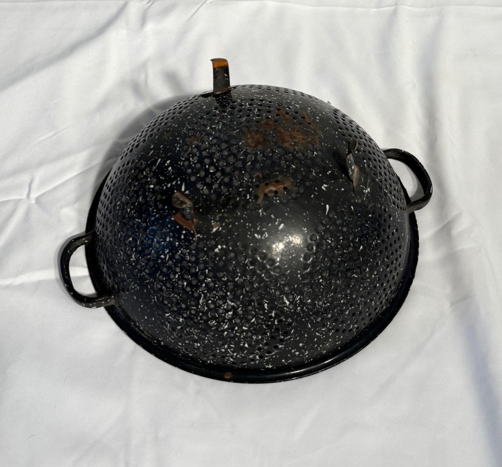 Vtg. Primitive Enamelware Black & White Speckled Footed Strainer Colander 11”