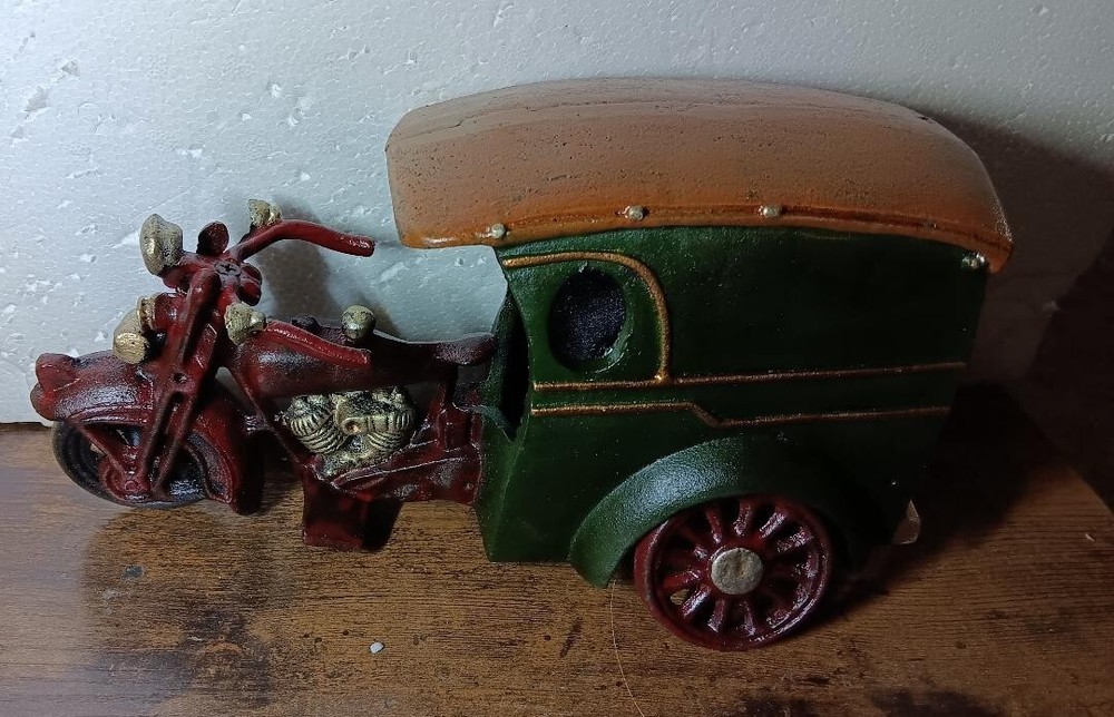 MOTORCYCLE  WITH CAB CAST IRON NICE COLLECTIBLE