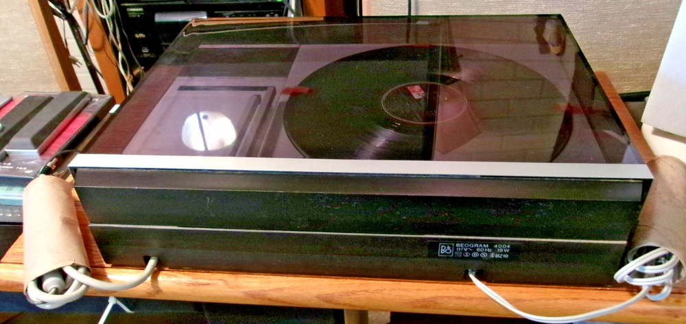 Bang & Olafson Beogram 4004 turntable