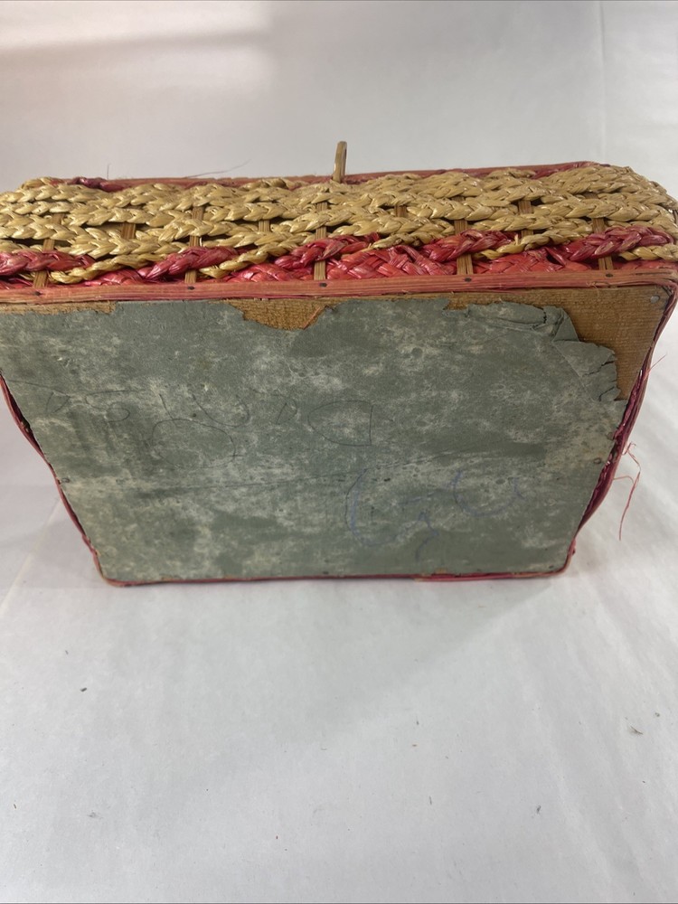 Vintage Wicker Sewing Basket Box lined interior, Handle & latch unbranded
