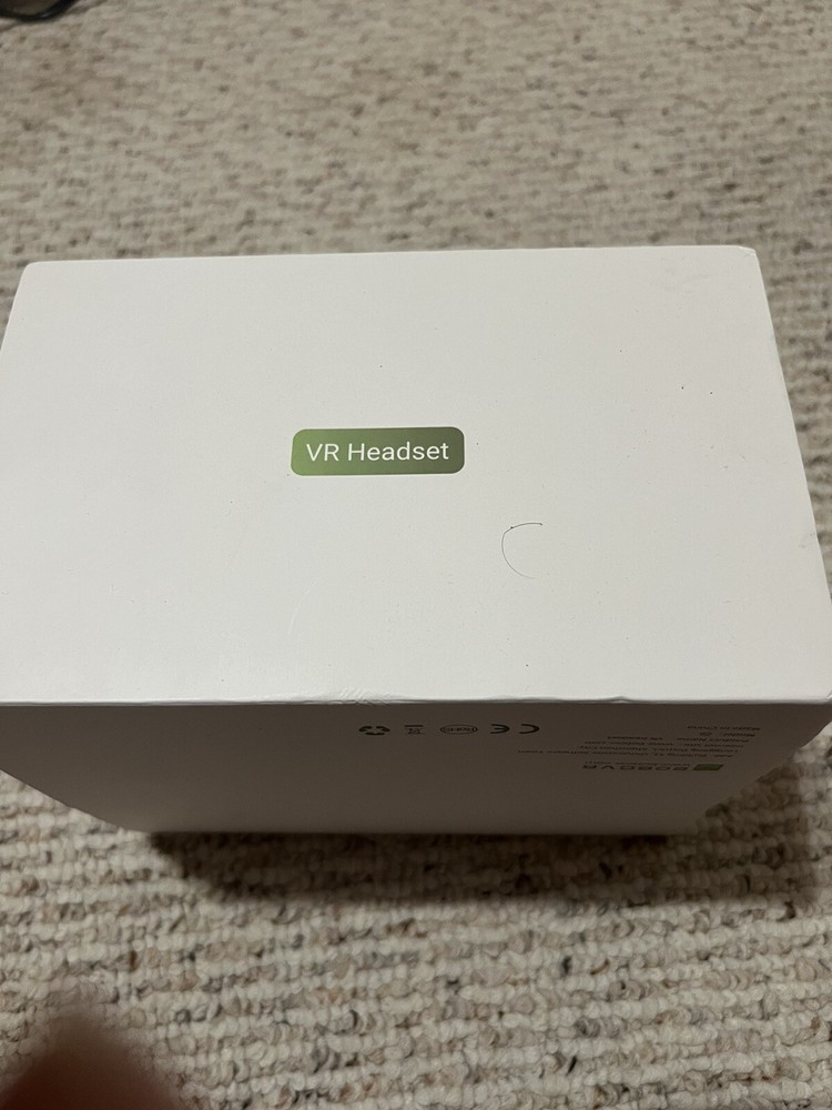 NEW IN BOX; BOBOVR 26 FOLDABLE/WIRELESS HEADSET w/ BLUETOOTH REMOTE CONTROLLER