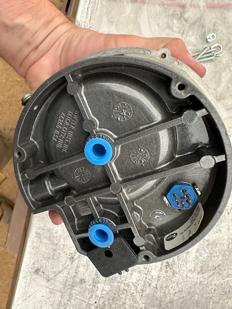 Dwyer Instruments Pressure Transmitter 602-2