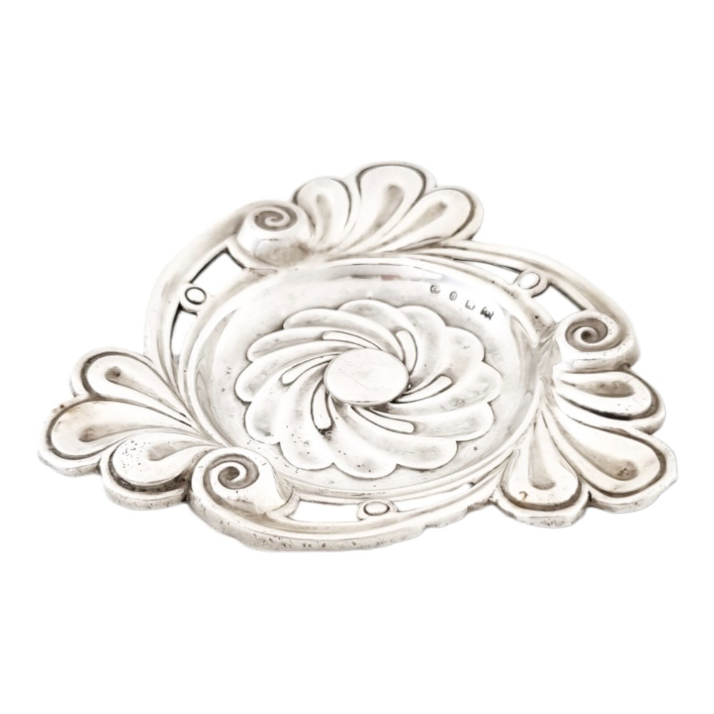 Victorian fluted round pin tray / vide poche/ ashtray embossed with scrolls