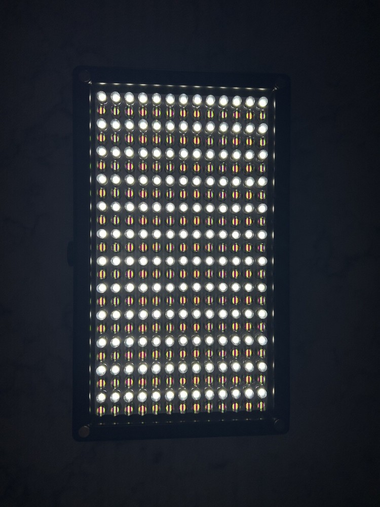Genaray LED-7100T 312 LED Variable-Color On-Camera Light - Very Good Condition