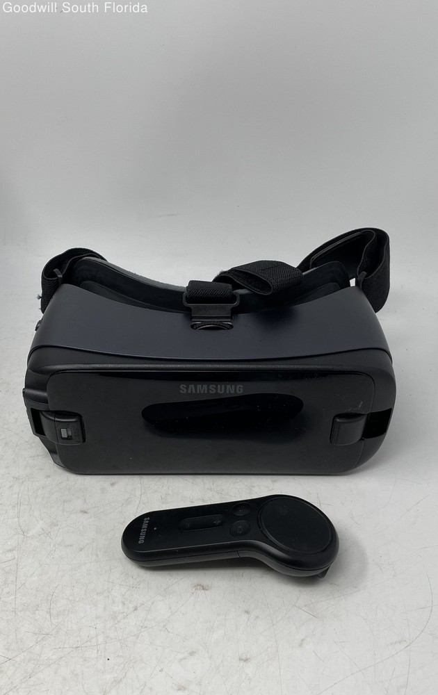 Samsung Gear Black Smartphone VR Headset With Controller Not Tested